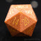 D20 en pierre dorée