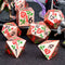 D20 en métal motif rose vampire