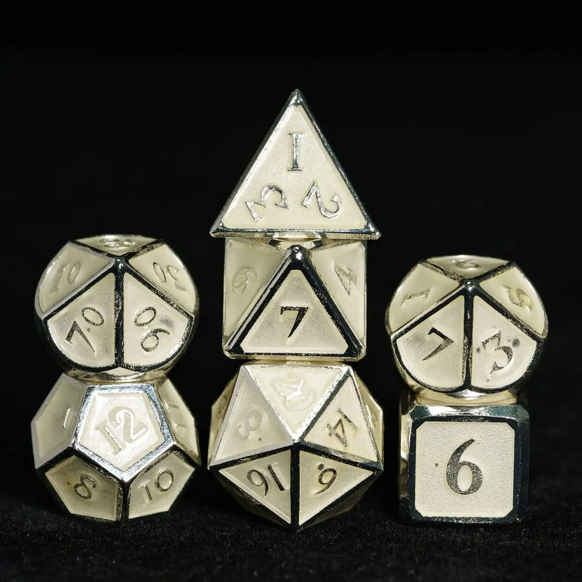 FONVGOGO Lot de 7 dés DND en métal polyédrique creux D&D pour jeux de rôle D FONVGOGO Lot de 7 dés DND en métal polyédrique creux D&D pour jeux de rôle D