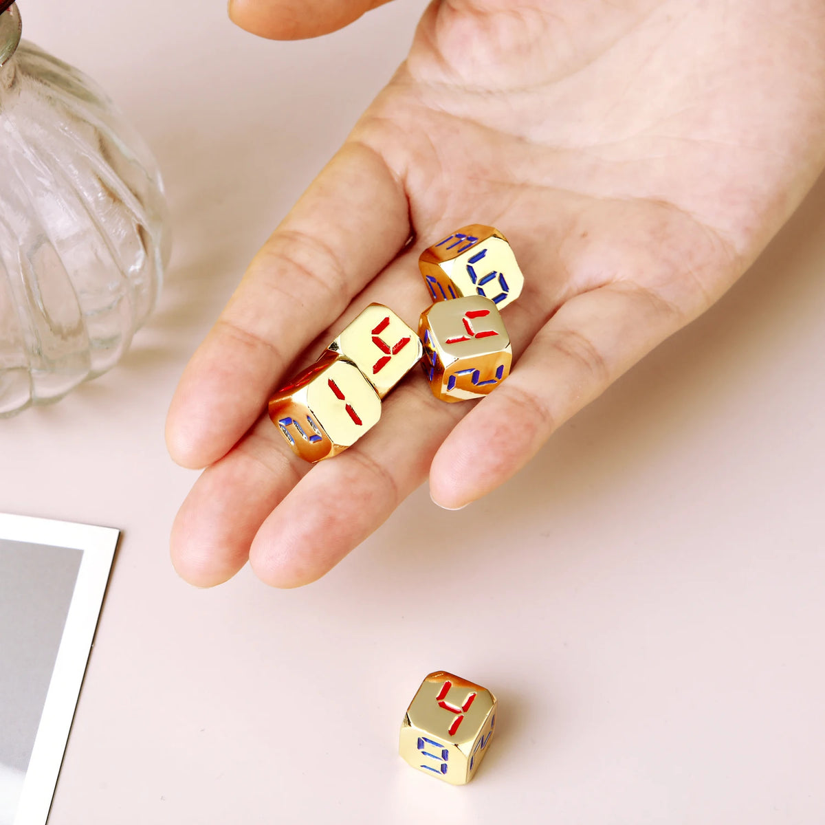 Dés En Cristal 25 Mm – 6 Faces Coins Ronds, Résine Imperméable, Lot De 5 Couleurs Aléatoires Pour Jeux De Société