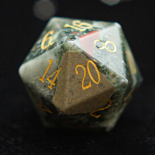 D20 en pierre de sang africaine