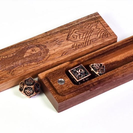 Boîte à dés rectangulaire en bois gravé