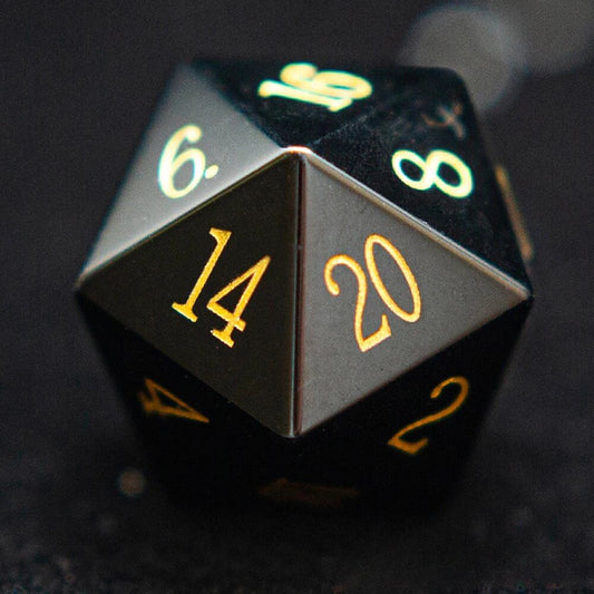 D20 en obsidienne noire