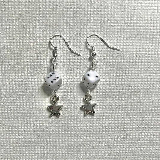 Boucles d'Oreilles Étoile & D6