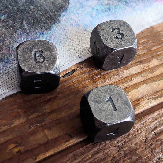 Dés à 6 faces en métal x3