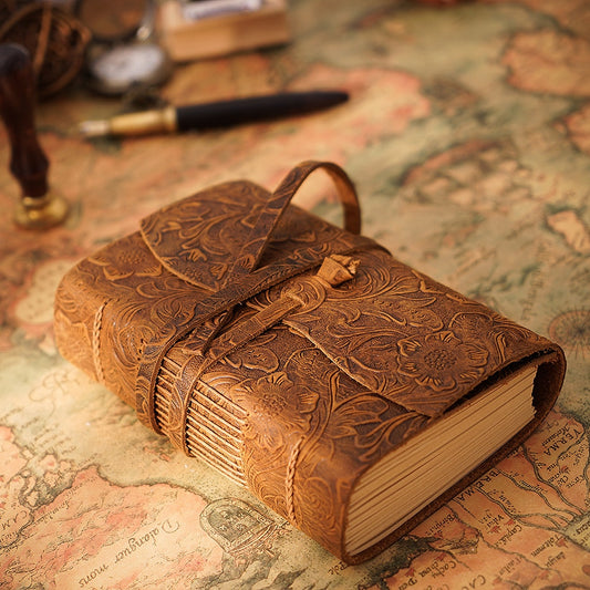 Carnet en Cuir Artisanal avec Cordon Fermoir